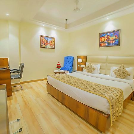 Hotel Hira Inn-10Mins From Railway Station & Bus Station Аллахабад Экстерьер фото