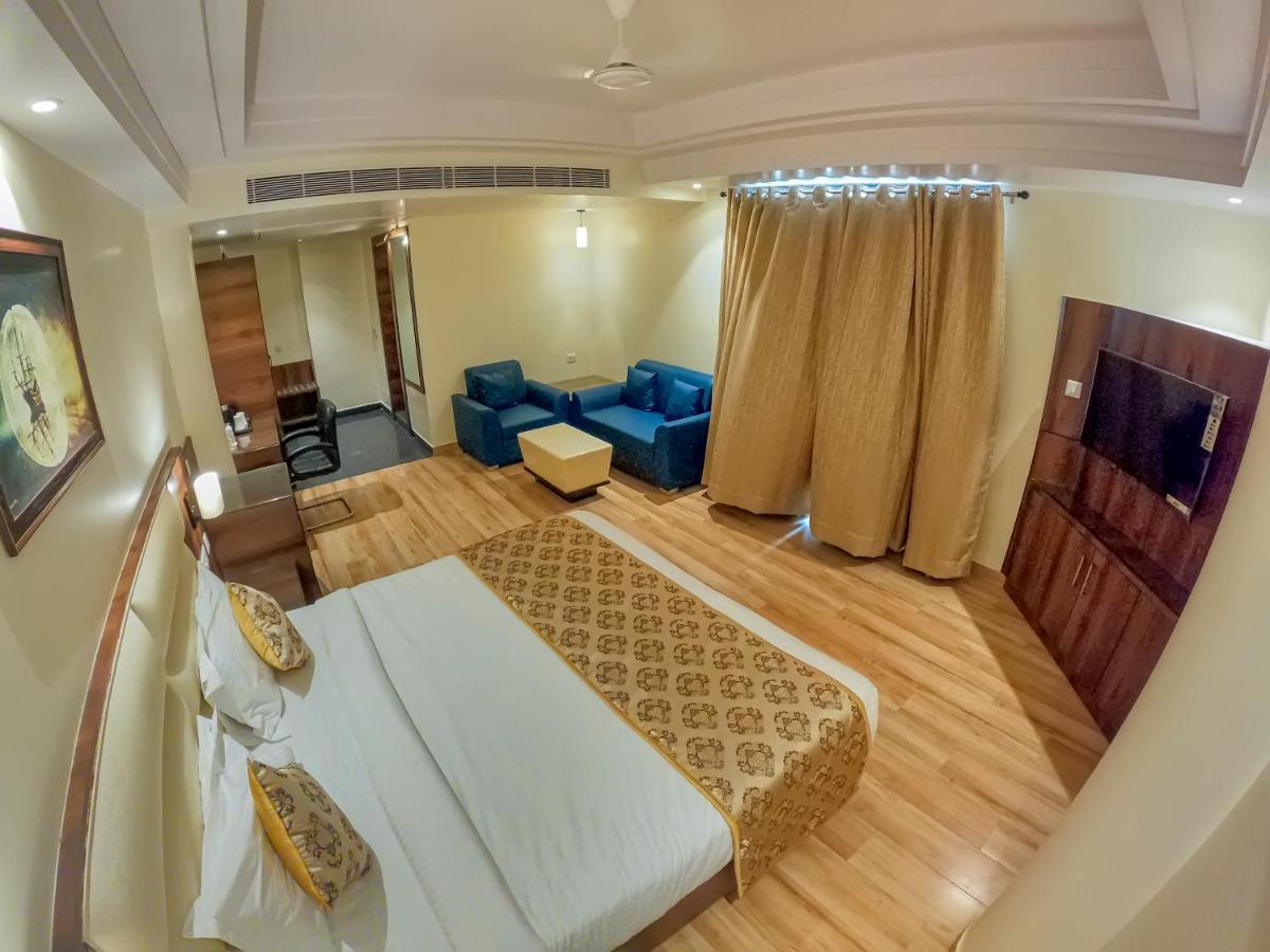 Hotel Hira Inn-10Mins From Railway Station & Bus Station Аллахабад Экстерьер фото