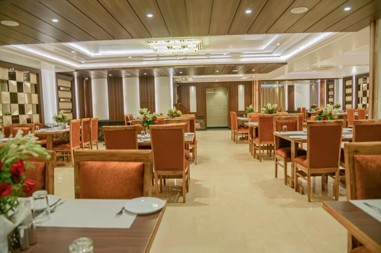 Hotel Hira Inn-10Mins From Railway Station & Bus Station Аллахабад Экстерьер фото