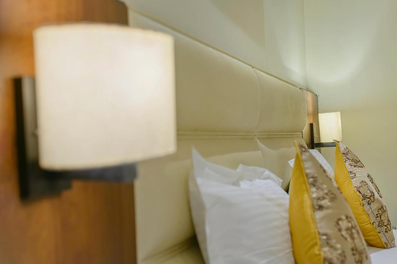 Hotel Hira Inn-10Mins From Railway Station & Bus Station Аллахабад Экстерьер фото