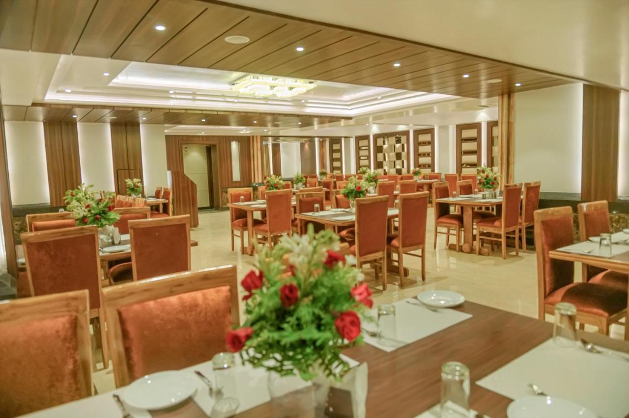 Hotel Hira Inn-10Mins From Railway Station & Bus Station Аллахабад Экстерьер фото