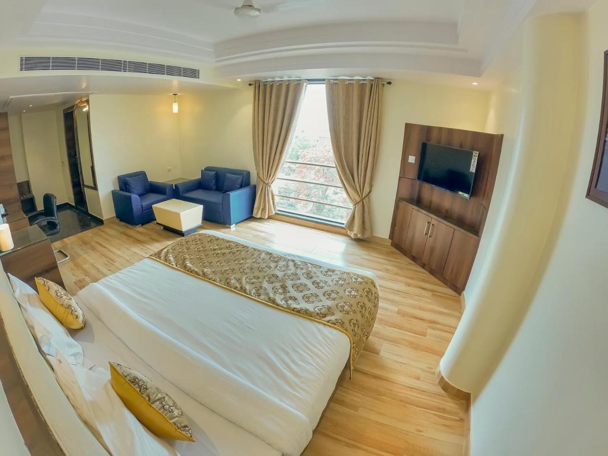 Hotel Hira Inn-10Mins From Railway Station & Bus Station Аллахабад Экстерьер фото