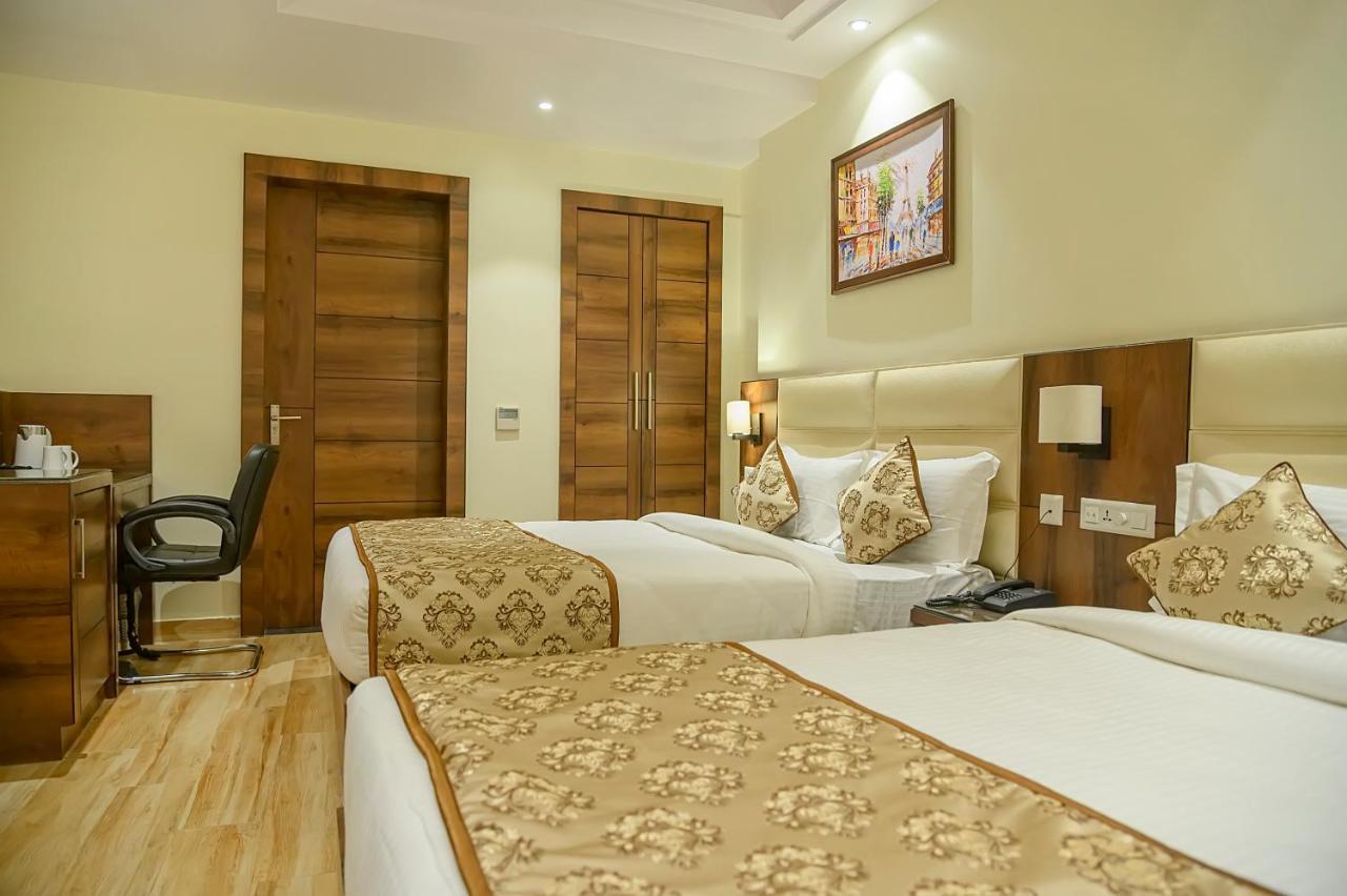 Hotel Hira Inn-10Mins From Railway Station & Bus Station Аллахабад Экстерьер фото