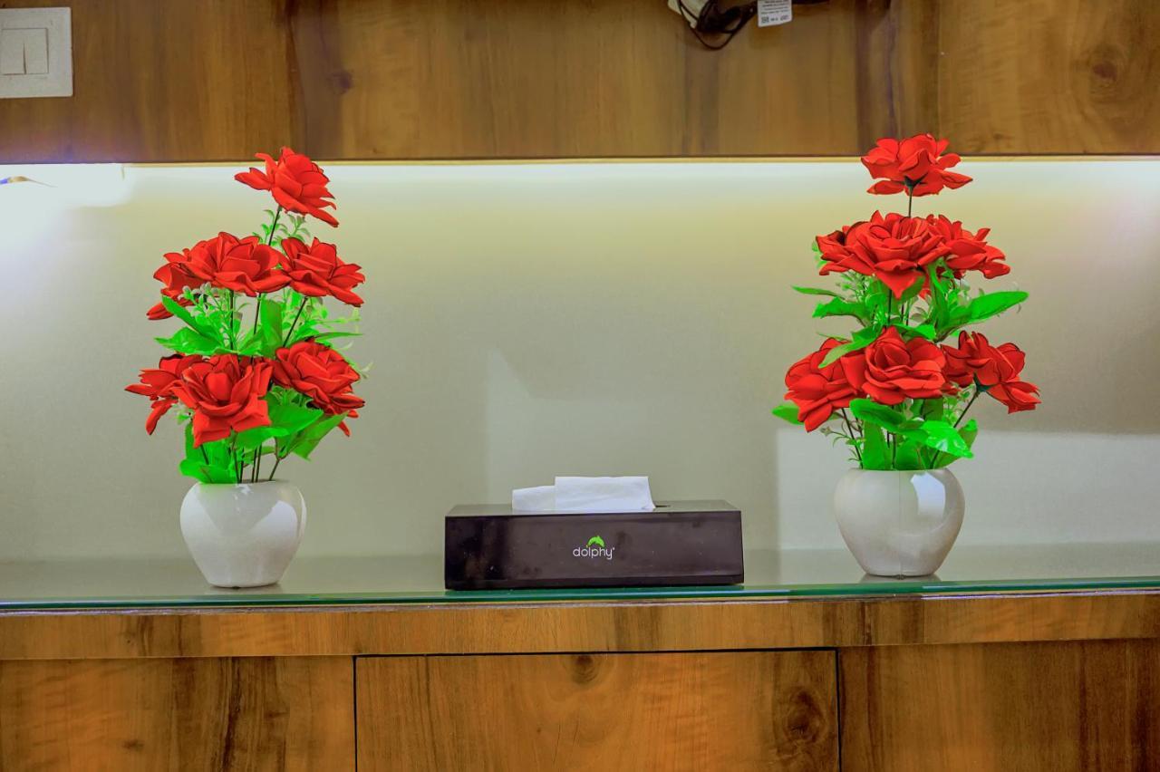 Hotel Hira Inn-10Mins From Railway Station & Bus Station Аллахабад Экстерьер фото