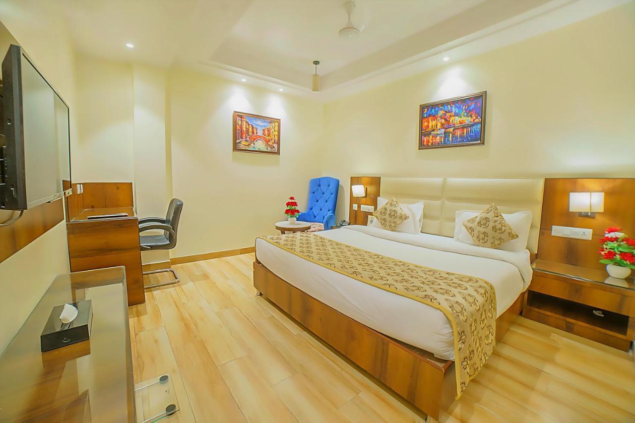 Hotel Hira Inn-10Mins From Railway Station & Bus Station Аллахабад Экстерьер фото