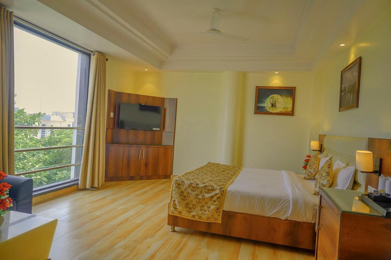 Hotel Hira Inn-10Mins From Railway Station & Bus Station Аллахабад Экстерьер фото