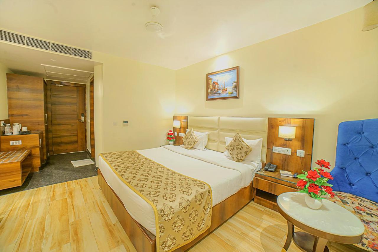 Hotel Hira Inn-10Mins From Railway Station & Bus Station Аллахабад Экстерьер фото