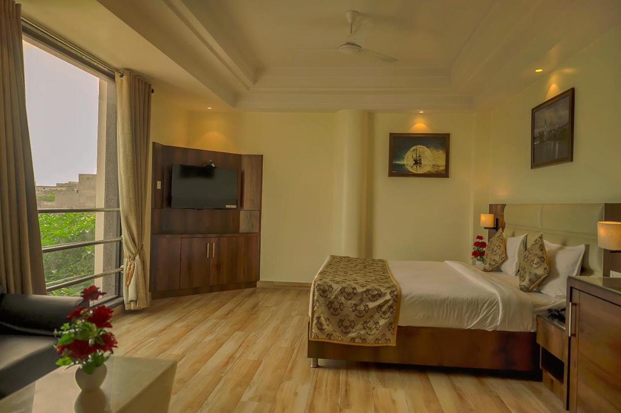 Hotel Hira Inn-10Mins From Railway Station & Bus Station Аллахабад Экстерьер фото