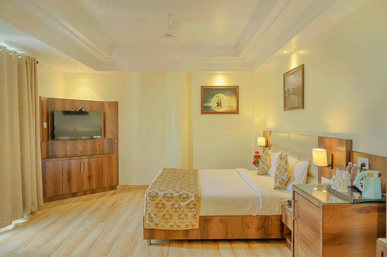 Hotel Hira Inn-10Mins From Railway Station & Bus Station Аллахабад Экстерьер фото