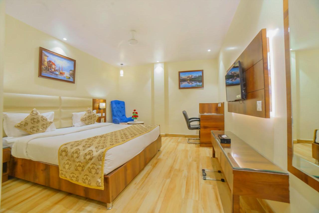 Hotel Hira Inn-10Mins From Railway Station & Bus Station Аллахабад Экстерьер фото