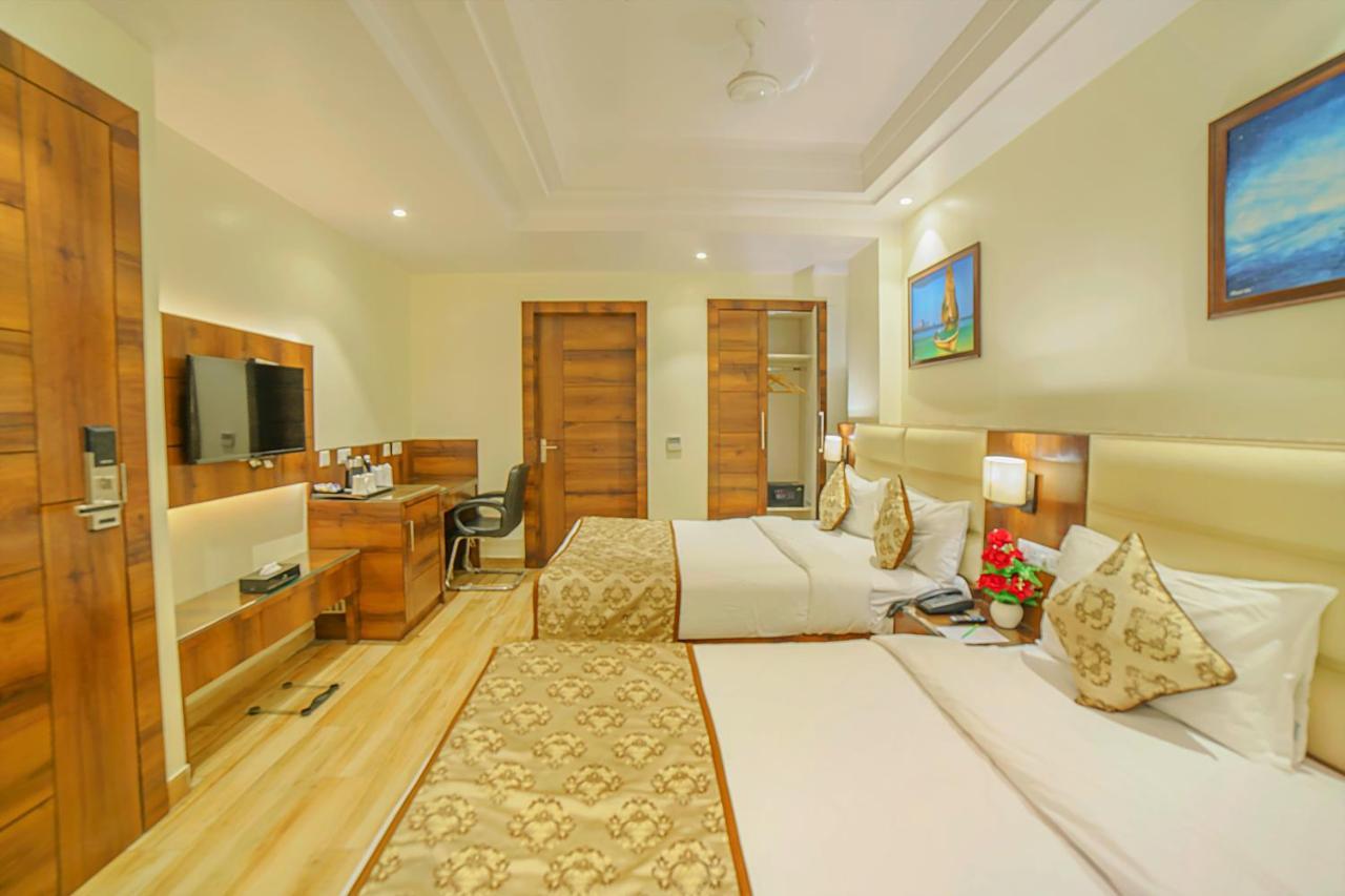 Hotel Hira Inn-10Mins From Railway Station & Bus Station Аллахабад Экстерьер фото