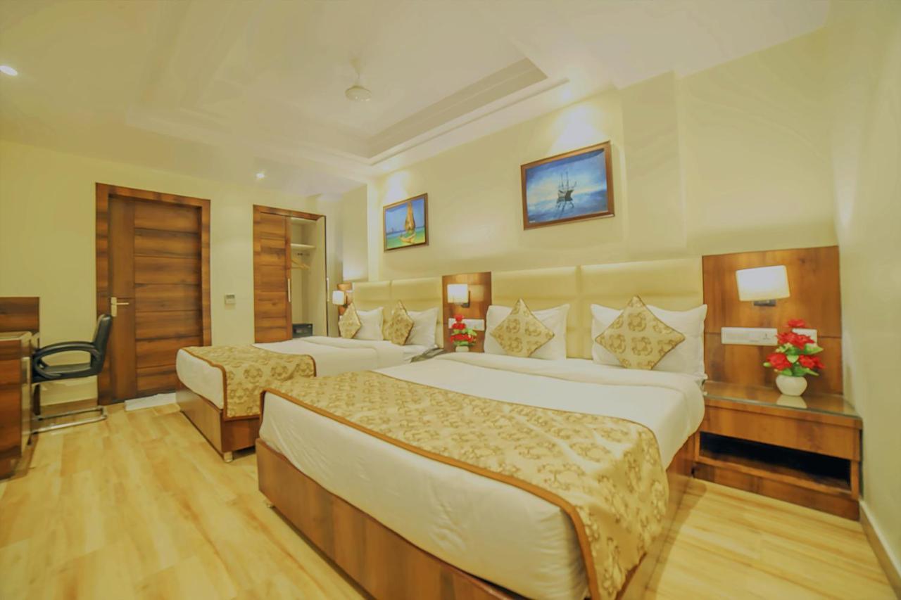 Hotel Hira Inn-10Mins From Railway Station & Bus Station Аллахабад Экстерьер фото